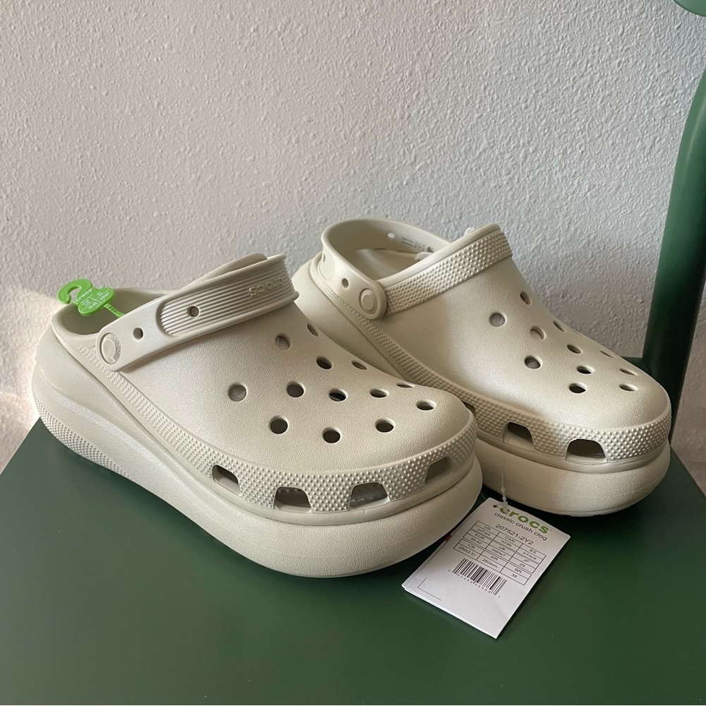 NWT Crocs Classic Crush Platform Clog in Bone